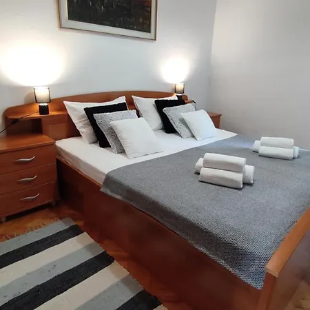 Deluxe Pervan Apartment Split