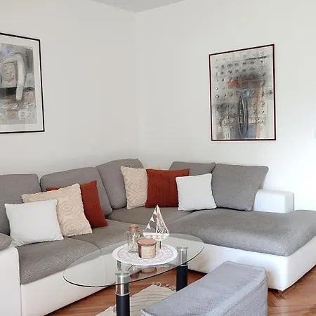 Deluxe Pervan Apartament *