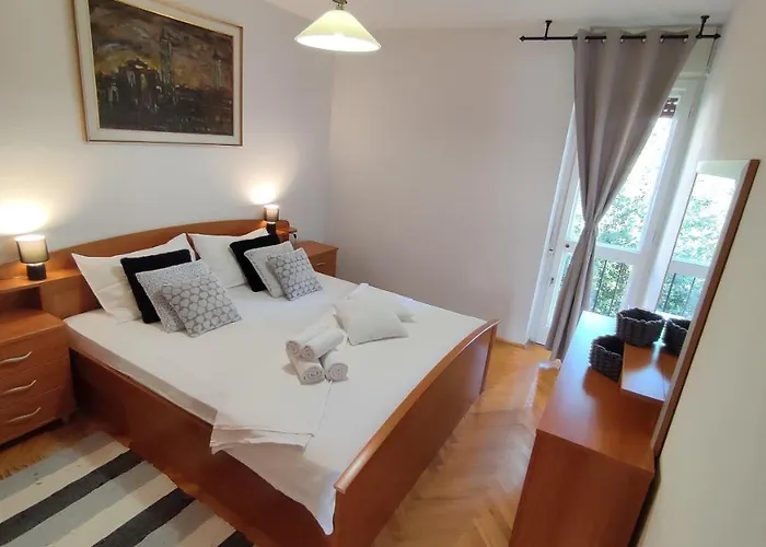 Apartament Deluxe Pervan *