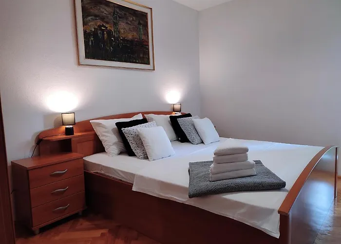 Deluxe Pervan Apartament